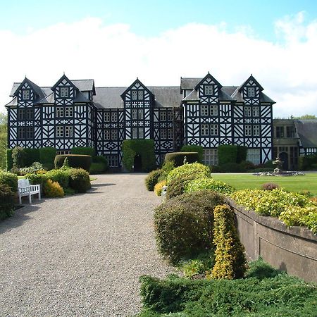 Гостьовий будинок Gregynog Hall Tregynon Екстер'єр фото