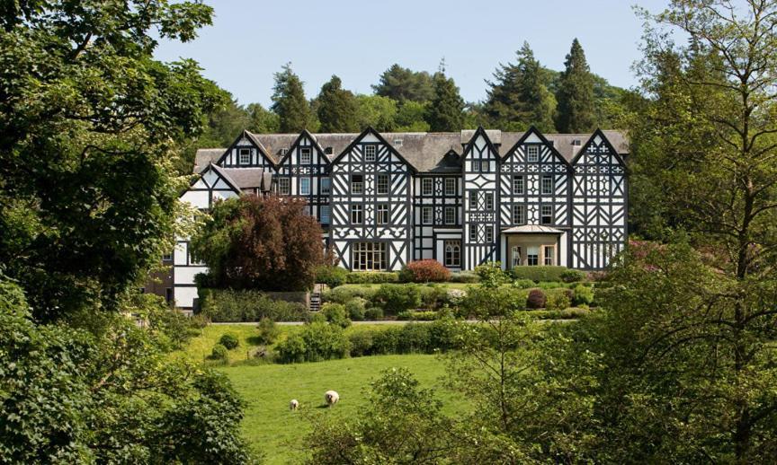 Гостьовий будинок Gregynog Hall Tregynon Екстер'єр фото