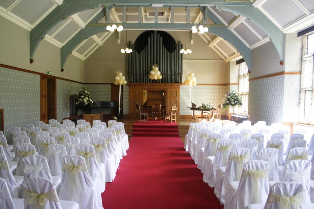 Гостьовий будинок Gregynog Hall Tregynon Екстер'єр фото
