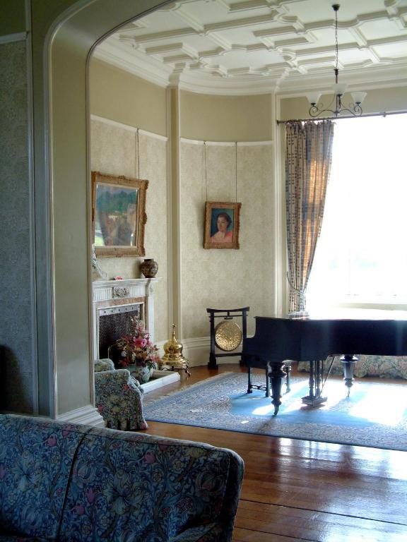 Гостьовий будинок Gregynog Hall Tregynon Екстер'єр фото