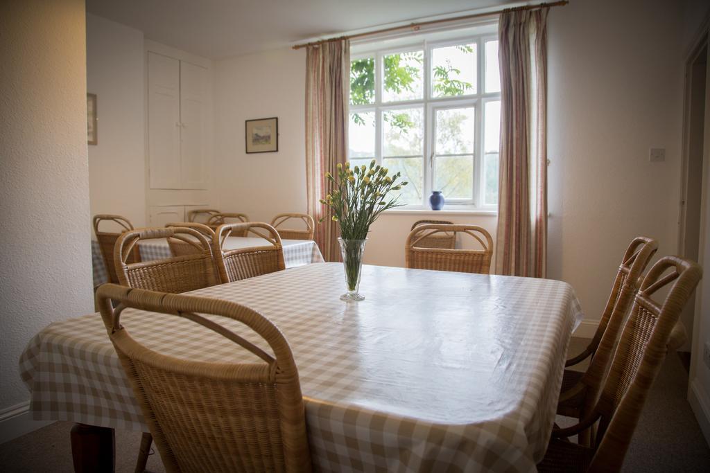 Гостьовий будинок Gregynog Hall Tregynon Екстер'єр фото