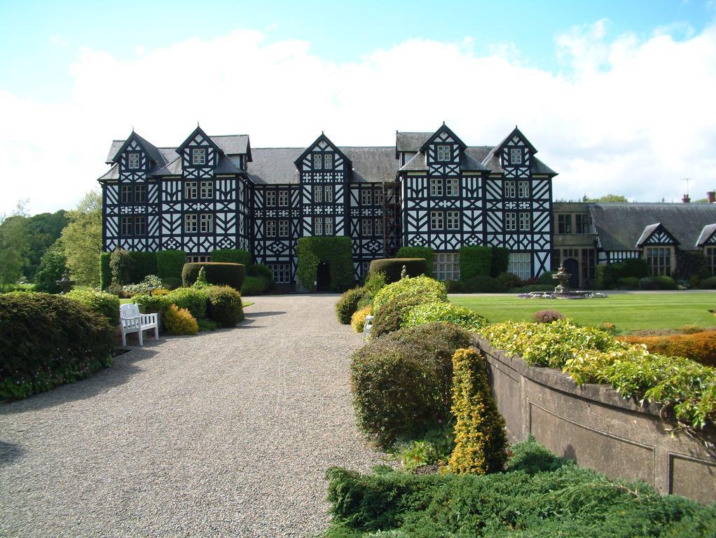 Гостьовий будинок Gregynog Hall Tregynon Екстер'єр фото