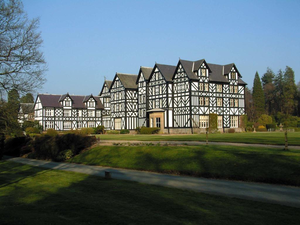 Гостьовий будинок Gregynog Hall Tregynon Екстер'єр фото